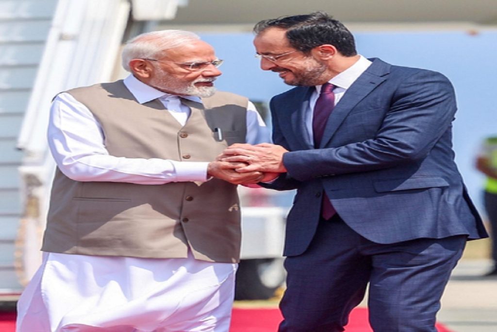 साइप्रस पहुंचे पीएम मोदी, राष्ट्रपति निकोस ने किया भव्य स्वागत एयरपोर्ट पर! 