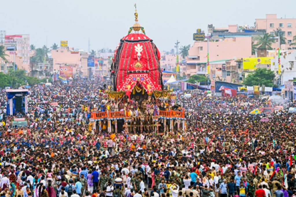 पुरी रथयात्रा भगदड़ : दो अधिकारी निलंबित, डीएम-एसपी का तबादला, 25 लाख मदद!