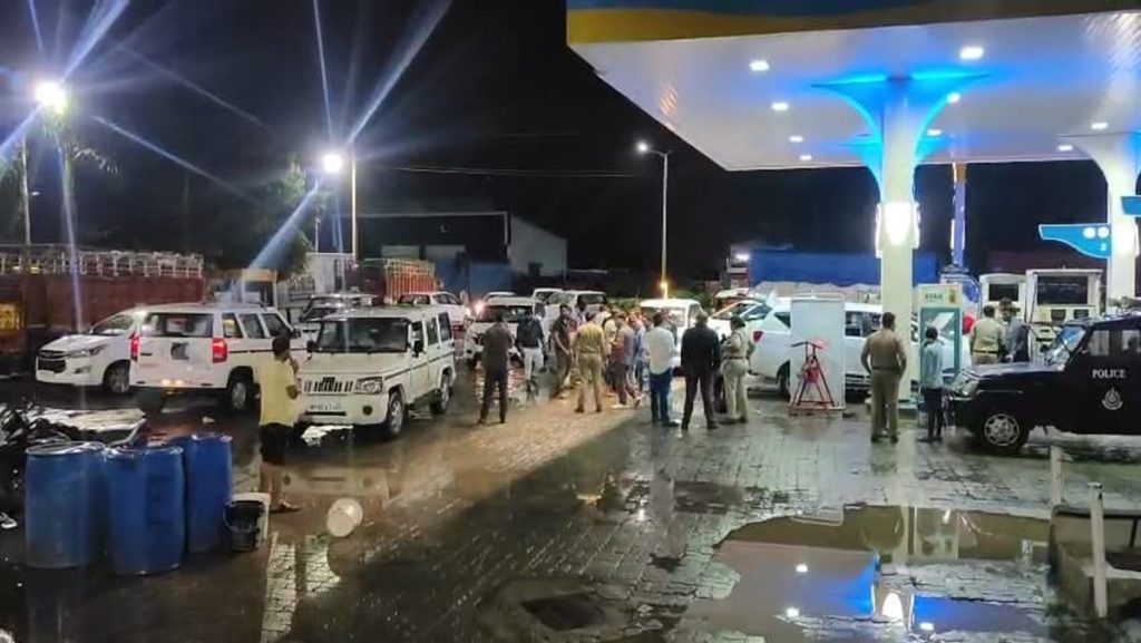CM के काफ़िले की गाड़ियों में भरा आधा डीज़ल आधा पानी, 19 गाड़ियाँ हुईं बंद!