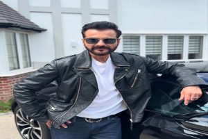 Sanjay-Kapoor-said-Thank-you-to-Madhuri-Dixit-after-many-years