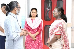 Shibu-Soren-admitted-in-Sir-Gangaram-Hospital-his-condition-is-stable-President-meets-him