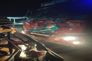 ruck-hits-auto-in-Beed-Maharashtra-four-people-including-husband-and-wife-die