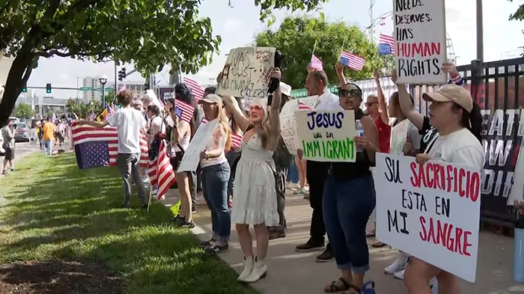 विरोध प्रदर्शनों के बीच ट्रंप का बड़ा कदम: कृषि, होटल, रेस्तरां सेक्टर पर छापे रोकने का आदेश
