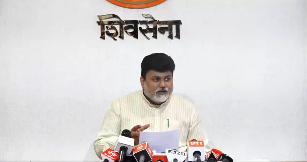 “हिंदी को अनिवार्य बनाने की नीति उद्धव ठाकरे सरकार में मंजूर हुई थी।”