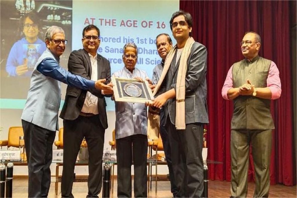 विवान कारुलकर को ‘उदयोन्मुख वैज्ञानिक’ सम्मान, नेहरू केंद्र-जेएसएस ने किया गौरवित!