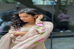 Working-in-a-new-language-was-a-challenge-for-me-says-Mithila-Palkar-on-Tamil-debut