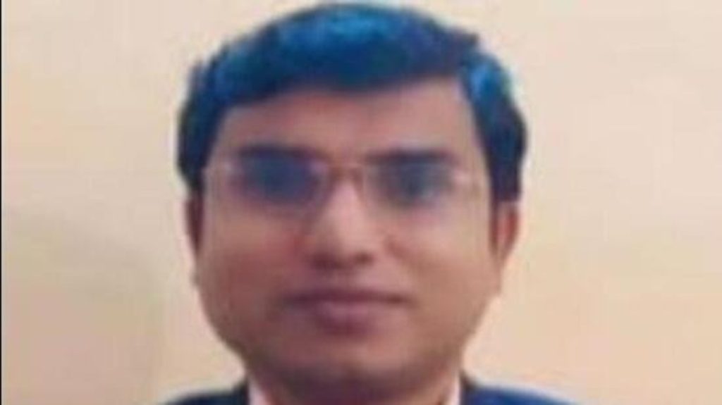 मुंबई: फर्जी IAS अधिकारी बनकर कस्टम विभाग के गेस्ट हाउस में छुट्टियां मना रहा था शख्स