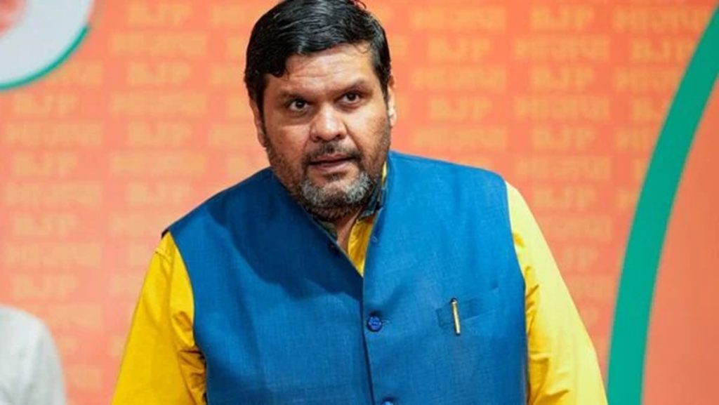 ‘क्या राहुल और प्रियंका ने मैच फिक्सिंग से जीता चुनाव?’