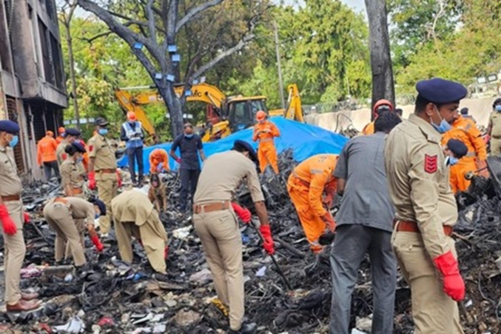 अहमदाबाद विमान हादसा: मृतकों का सामान उनके परिजनों को सौंपेगा प्रशासन