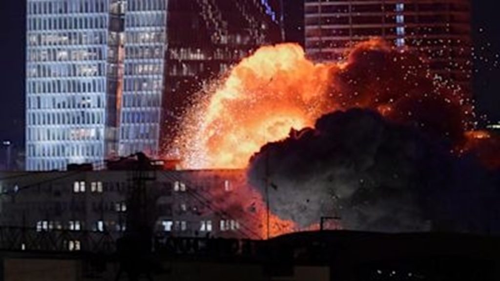 ईरान के इजरायल की आवासीय इमारतों पर मिसाइल हमलें