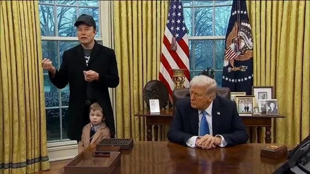 एलन मस्क और ट्रंप के बीच का झगड़ा सार्वजानिक, मस्क ने लगाए गंभीर आरोप !