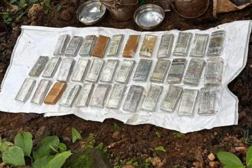 झारखंड के चाईबासा में माओवादियों के ठिकाने से 35 लाख रुपए बरामद​!