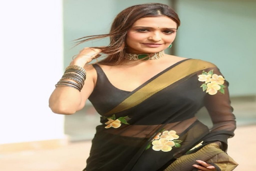 ‘लक्ष्मी’ से अलग पहचान ज़रूरी थी: ऐश्वर्या खरे ने बताया कारण!