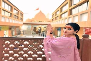 Anupama-Solanki-gets-emotional-on-Smriti-Iranis-return!