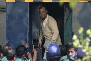 Bangladeshs-top-court-acquits-death-row-Islamist-leader-Lawyer!