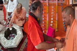 CM-Yogi-in-Ghaziabad-Offers-Prayers-in-Dudeshwar-Nath-Temple!