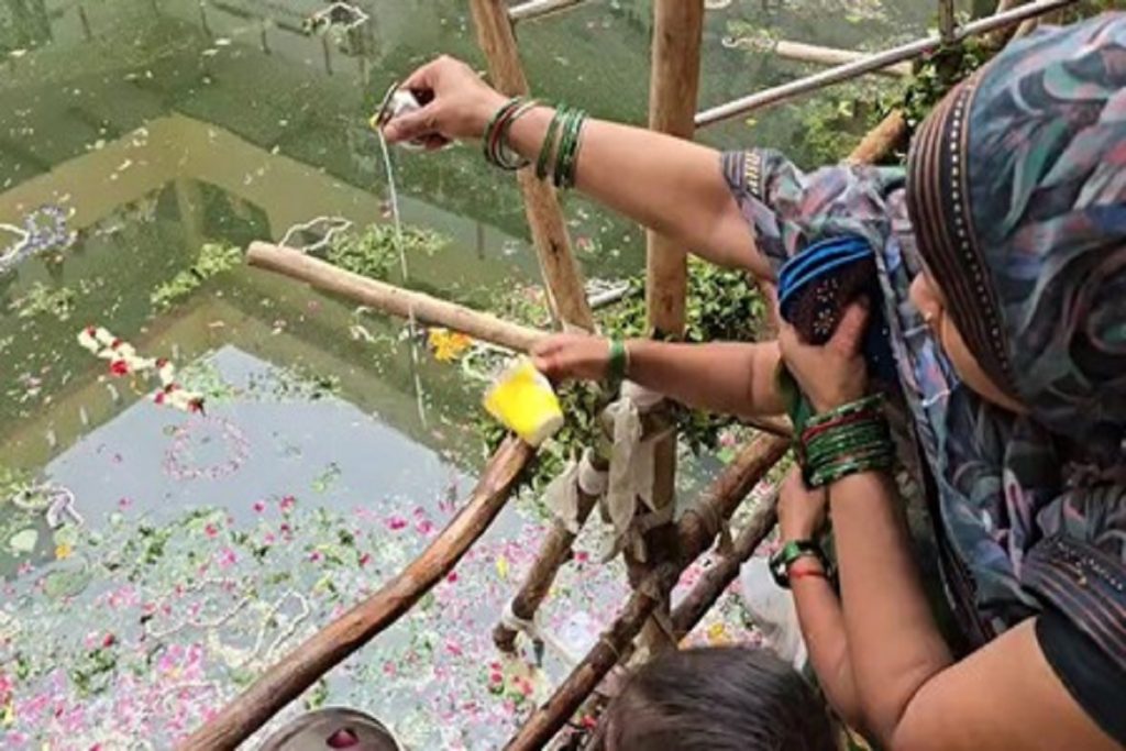 शिव नगरी के नागकूप में उमड़ी भीड़, श्रद्धालु बोले- ‘नाग देवताभ्याम नम:’!