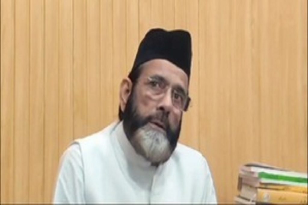 जो लालच में धर्म बदलवाए, वह देश भी बेच सकता है: मौलाना!