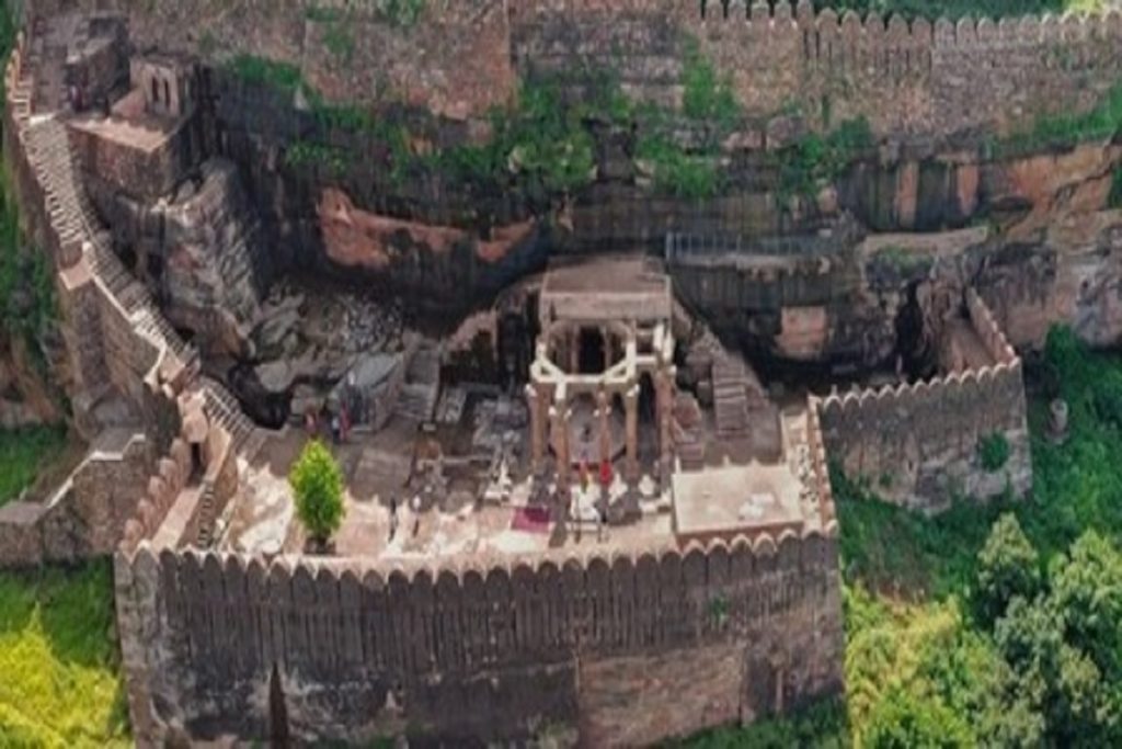 पीएम मोदी ने मन की बात में किलों को बताया स्वाभिमान की पहचान!