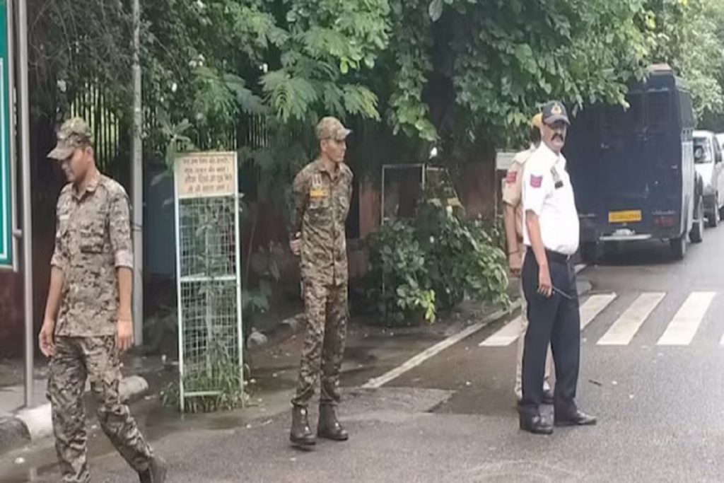 जयपुर बम धमकी : एयरपोर्ट और सीएमओ को उड़ाने की चेतावनी!