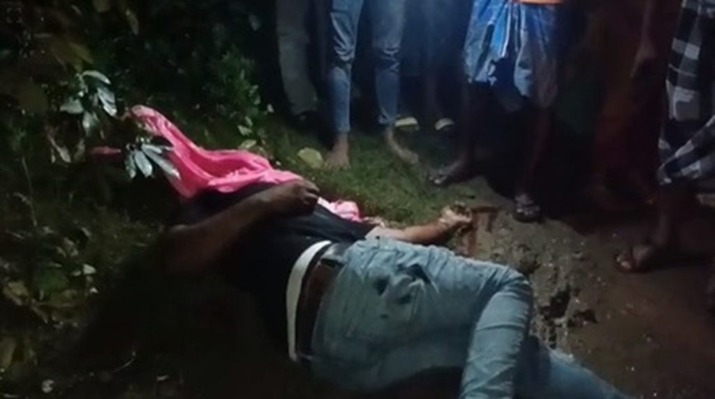 पश्चिम बंगाल: TMC नेता रज्जाक खान की अज्ञातों ने की हत्या।