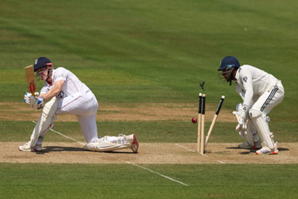 लॉर्ड्स टेस्ट : दूसरी पारी में लड़खड़ाई इंग्लैंड की बल्लेबाजी, 98 रन पर गंवाए 4 विकेट!