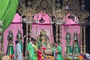 Mathura-Banke-Bihari-appeared-before-the-devotees-sitting-in-a-golden-silver-swing!