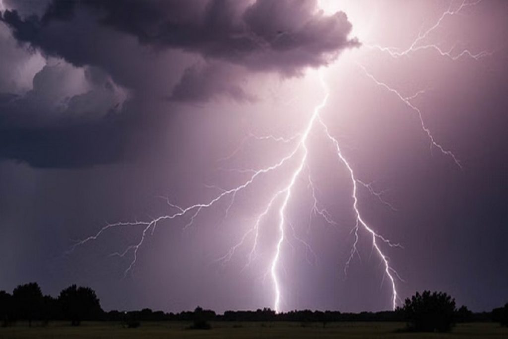 यूपी में मानसून सक्रिय, 60 जिलों में बिजली गिरने का अलर्ट जारी!