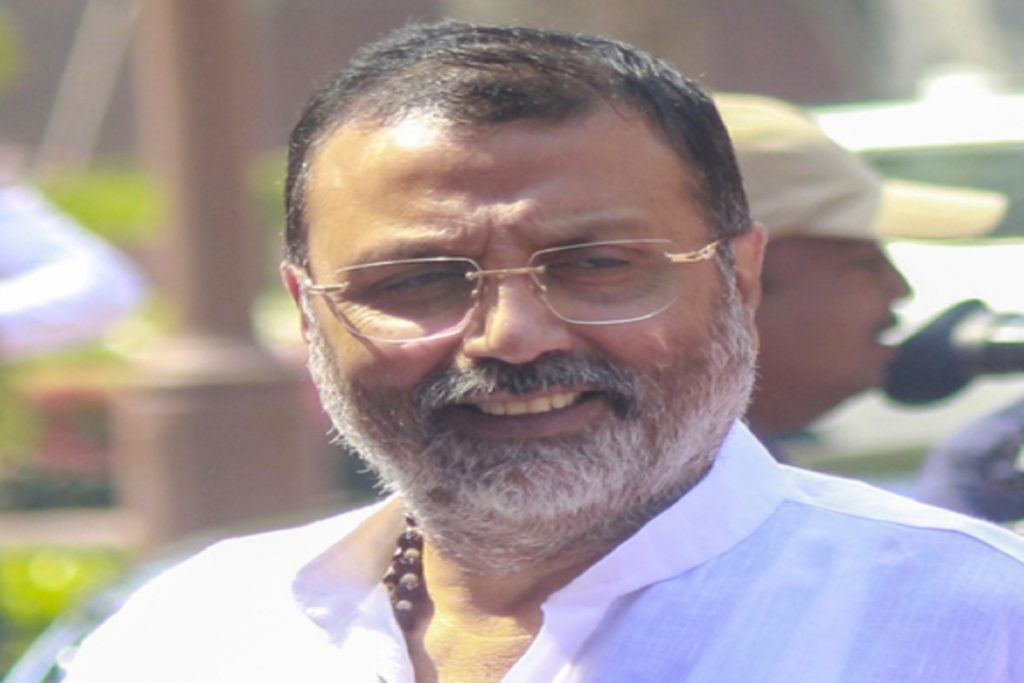 गांधी परिवार पर निशिकांत दुबे का हमला, नेहरू पर उठाए सवाल!