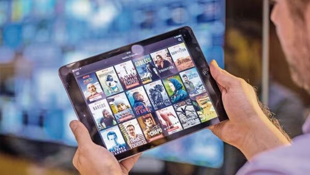 सॉफ्टपोर्न पर करवाई: Ullu, ALTT, Desiflix सहित कई ओटीटी प्लेटफॉर्म्स प्रतिबंधित!