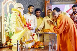 On-Guru-Purnima-CM-Yogi-will-be-seen-in-both-roles-disciple-and-guru