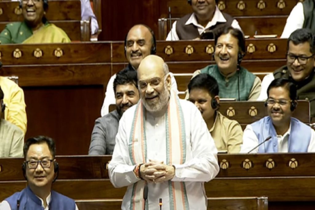 राज्यसभा में विपक्ष की पीएम को बुलाने की मांग, अमित शाह बोले- मैं जवाब दे रहा हूं!