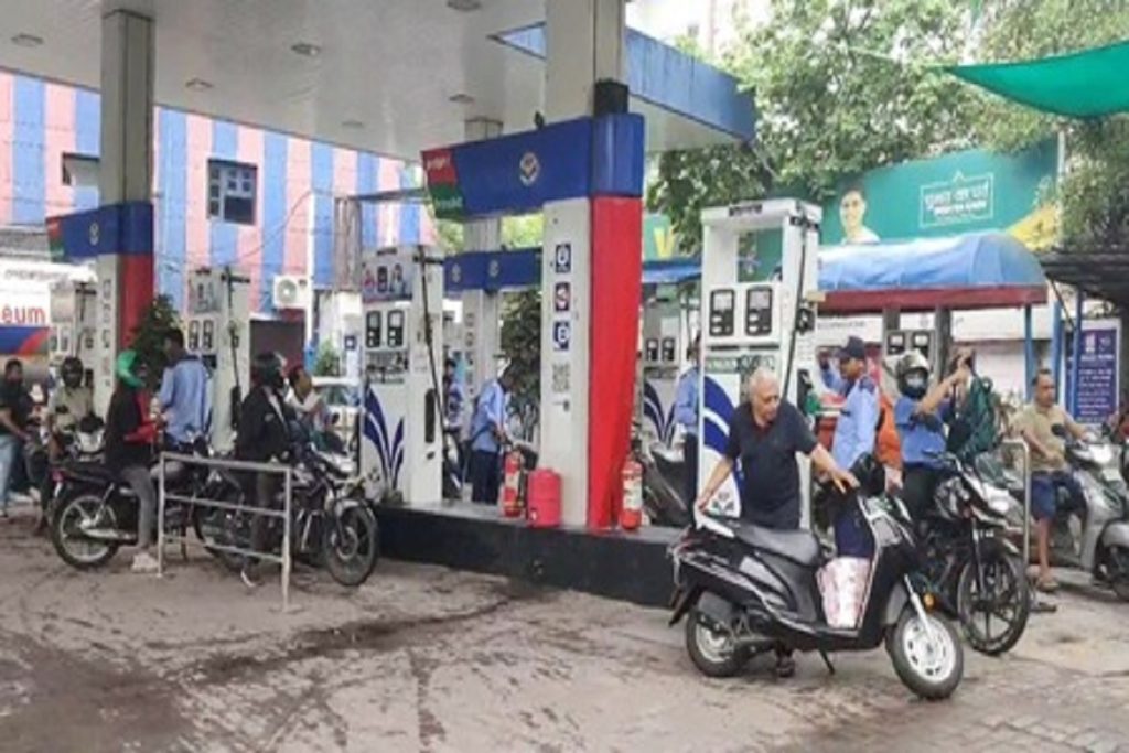 दिल्ली में पुरानी गाड़ियों को ईंधन न देने का आदेश, HC ने मांगा जवाब!