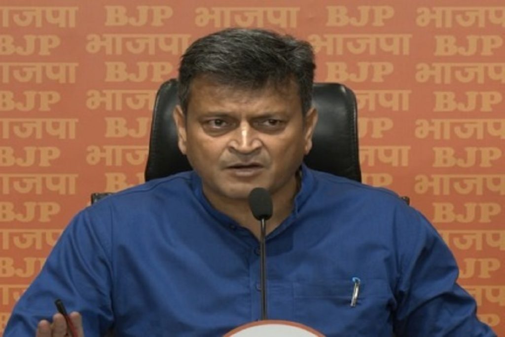 राहुल गांधी आदतन अपराधी, वह अपराध करते रहेंगे : अजय आलोक!