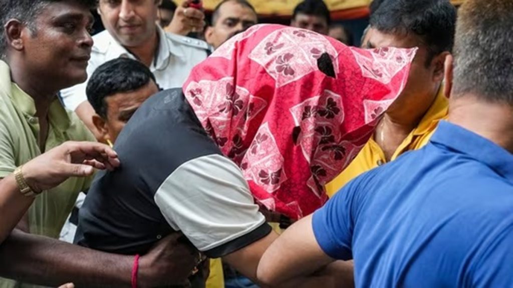 IIM कोलकाता रेप केस: पीड़िता के पिता और आरोपी की मां ने लगाए गए आरोपों से किया इनकार!