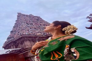 Raveena-Tandon-reached-Madurai-visited-Meenakshi-Amman-Temple!