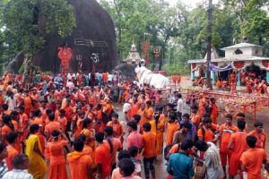 Sawan-Special-Ardhanarishwar-Shivling-grows-water-waves-are-visible!