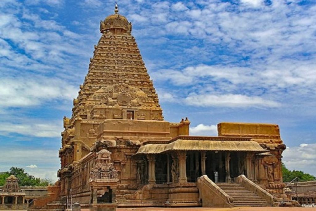 सावन विशेष: 80 टन शिखर वाला यह प्राचीन शिव मंदिर भूकंपों में भी अडिग!