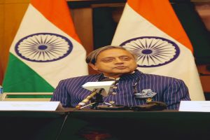Shashi-Tharoor-praised-the-US-ban-on-TRF-called-it-a-right-step!