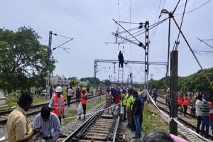 Tamil-Nadu-goods-train-accident-Crack-found-in-track-100-metres-away-from-accident-spot!