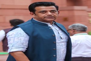 The-quantity-of-food-items-should-be-mentioned-in-the-menu-cards-of-Dhabas-and-hotels-Ravi-Kishan!