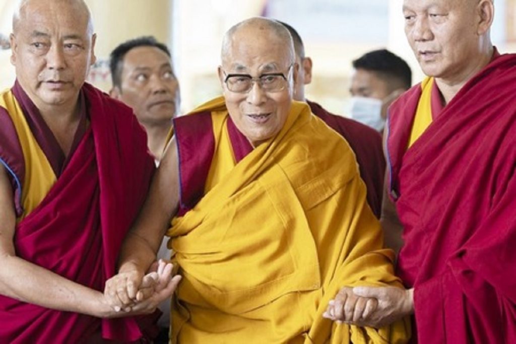 दलाई लामा की खोज में पूर्व धर्मगुरुओं के संकेतों का रहता महत्व!