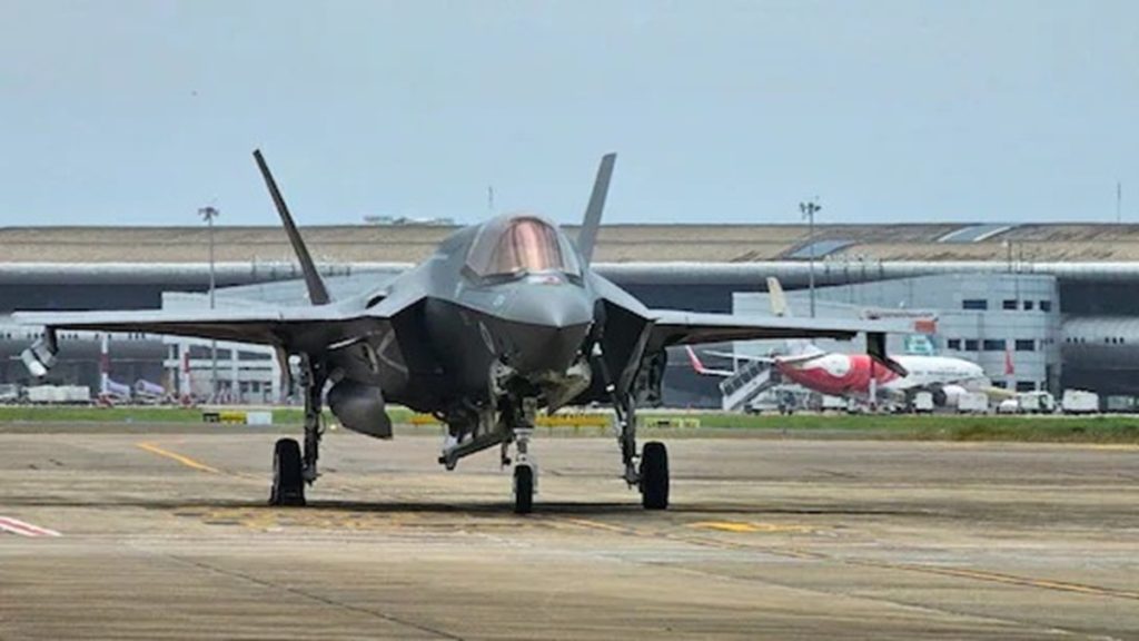 केरल: ब्रिटिश F-35B फाइटर जेट अब उड़ान भरने को तैयार!