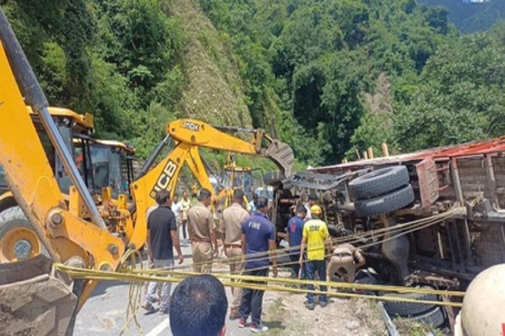 उत्तराखंड: कांवड़ियों से भरा ट्रक पलटा, सीएम धामी ने हादसे पर जताया दुख!