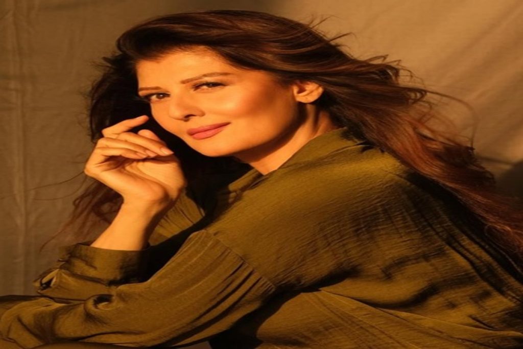 संगीता बिजलानी: प्यार में मिला धोखा, 14 साल बाद टूटी शादी!