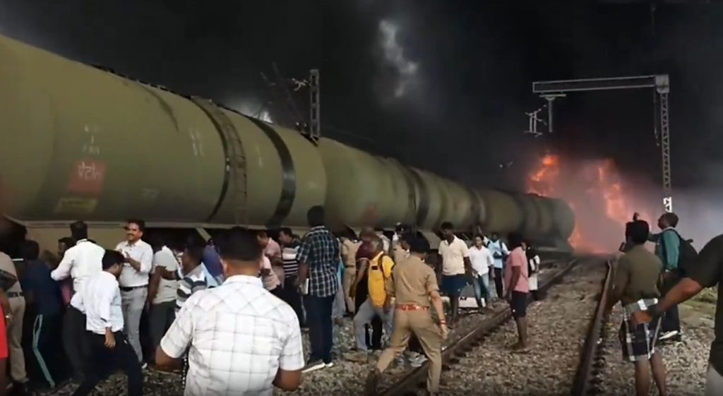 तमिलनाडु में मालगाड़ी में लगी आग, कई ट्रेनें प्रभावित