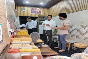 365-kg-of-adulterated-rasgulla-destroyed-in-Noida-before-Rakshabandhan!