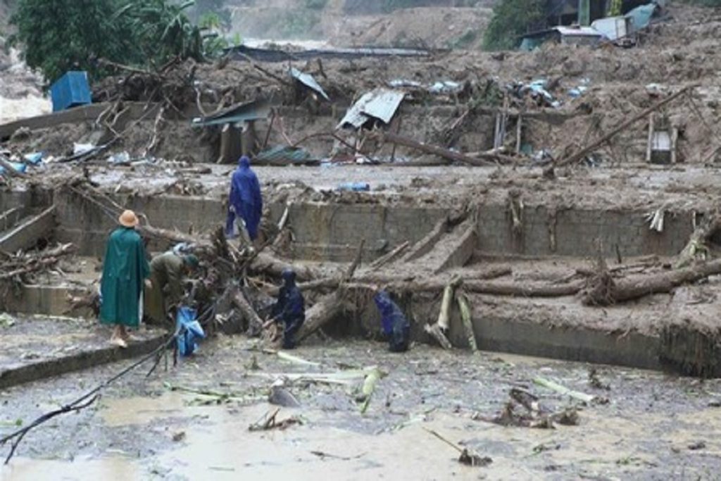 वियतनाम में आई बाढ़ से 8 लोगों की मौत, 3 लापता!