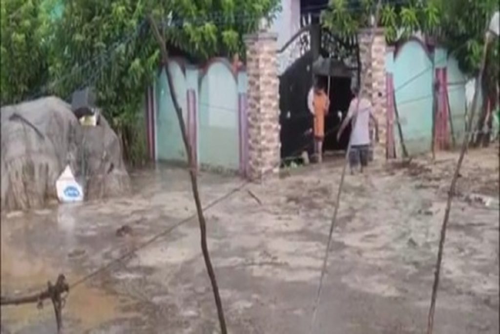 डोडा के भलेसा में आई बाढ़ के बाद प्रशासन सतर्क, राहत-बचाव कार्य शुरू!