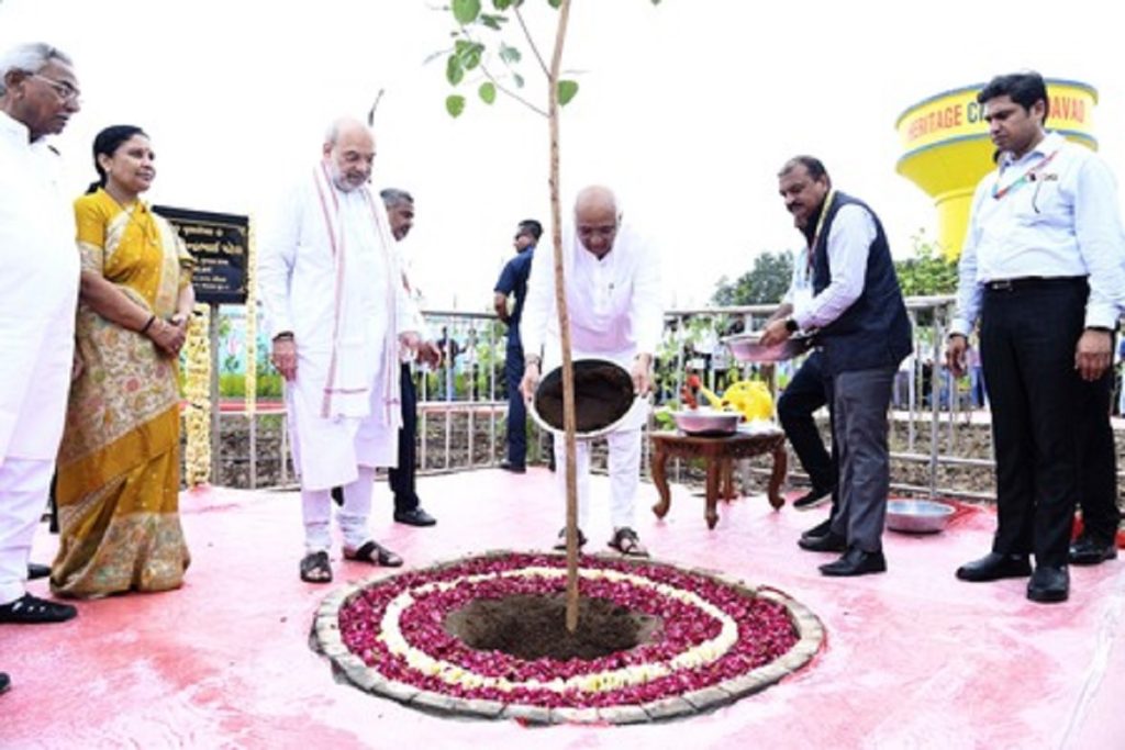 अहमदाबाद अमित शाह ने भद्रकाली मंदिर पूजा, स्वास्थ्य केंद्रों का लोकार्पण!